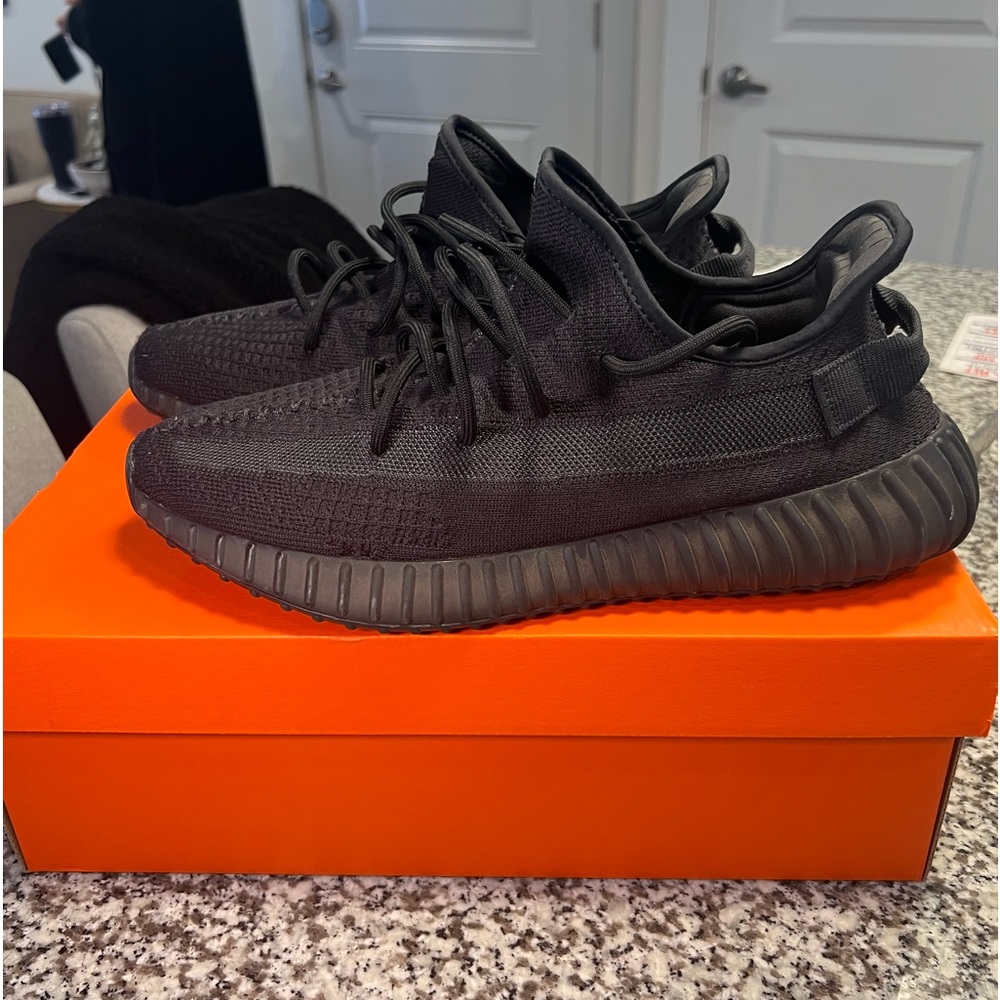 Yeezy 350 V2 Onyx